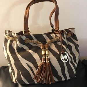 💲1️⃣5️⃣9️⃣‼️EUC !! Michael Michael Kors Tote !!